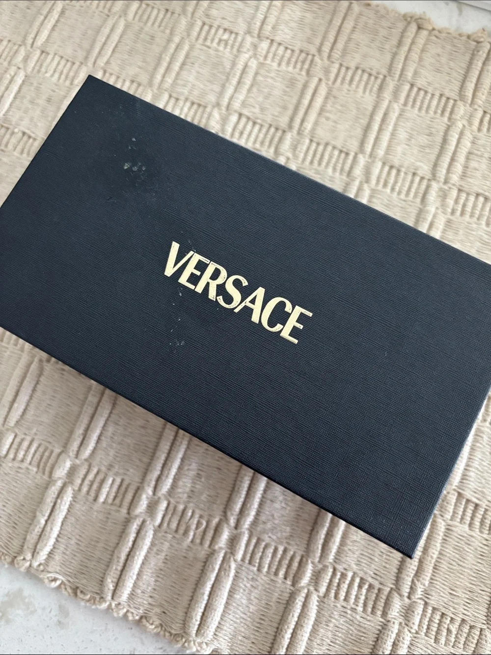 Versace welcome am